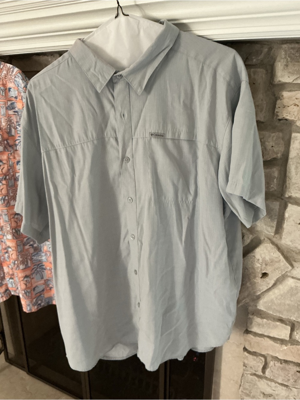 Columbia Men’s Light gray Short Sleeve Button-Down Shirt